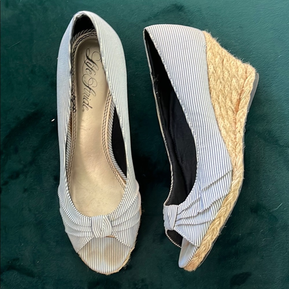 Life Stride Blue and White Striped Espadrille Wedge Sandals Size 7.5